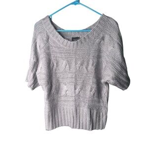 🔴 5 for $40 SALE!
Rue Gray Crop Light Weight Cable Knit Sweater size S